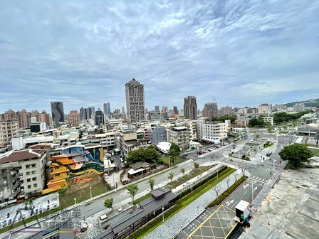 🌿台鐵三塊厝|明日匯｜高樓靜謐・雙主臥三房平車