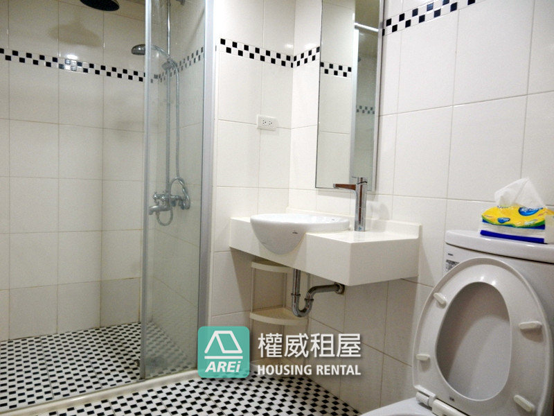 r8亞灣百貨商圈IHOME優質實用大套房