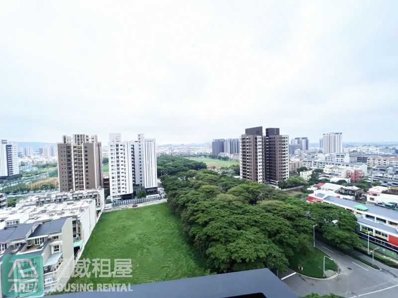 高雄大學京城柏克萊全新3房空屋平車