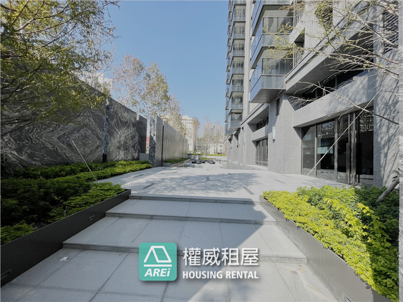 中都上美術採光白淨2+1房平車