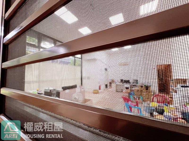 高鐵MRT京城文學苑吸金三角窗大坪數深店面空屋現況出租