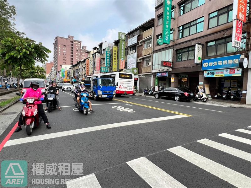 鳳山衛武營新富路超讚地點住店