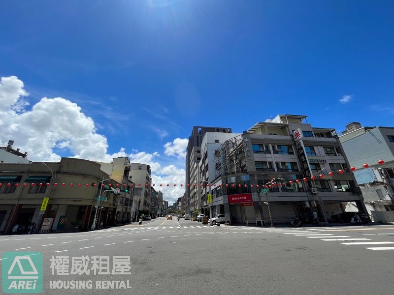 建國四路鹽埕風華百坪透店可住家