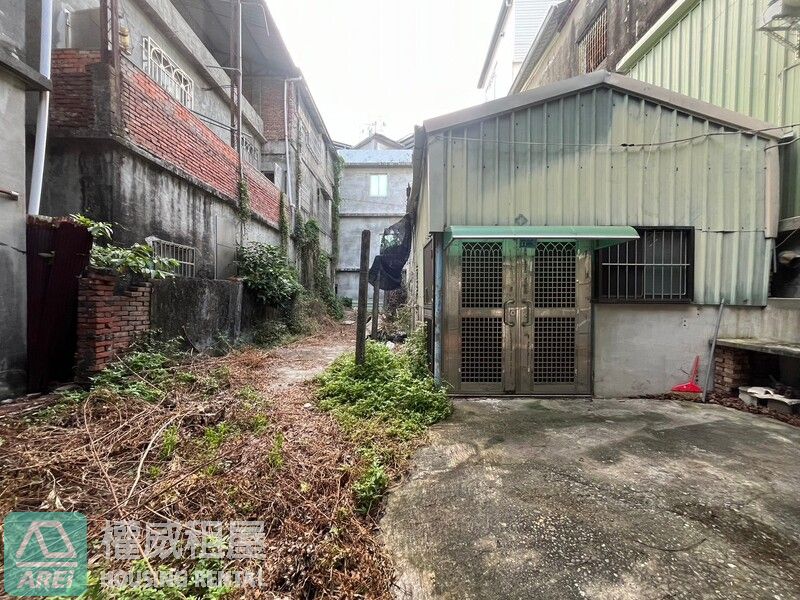 12米路左營區公所旁倉庫店面