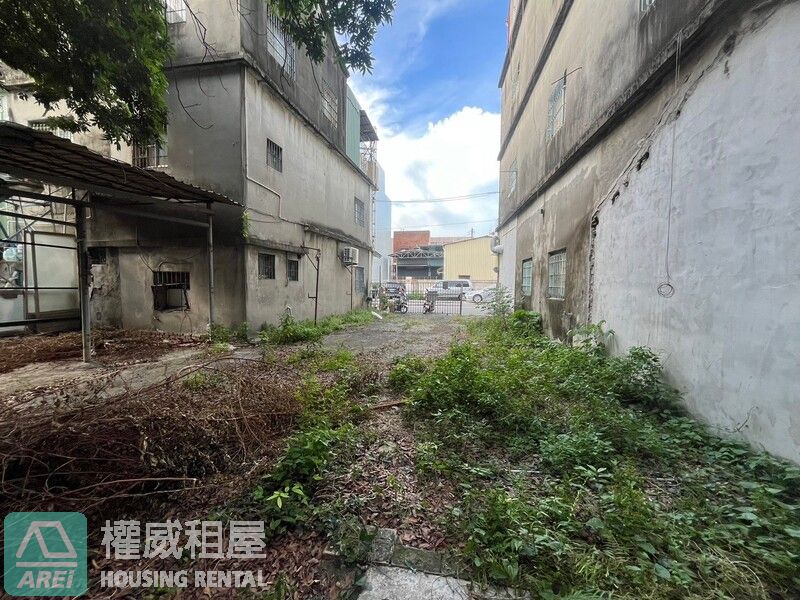 12米路左營區公所旁倉庫店面