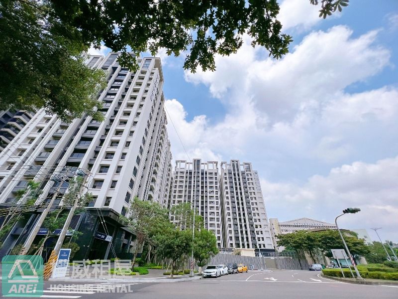 蓮池潭 i 世界優質活用空間兩房平車