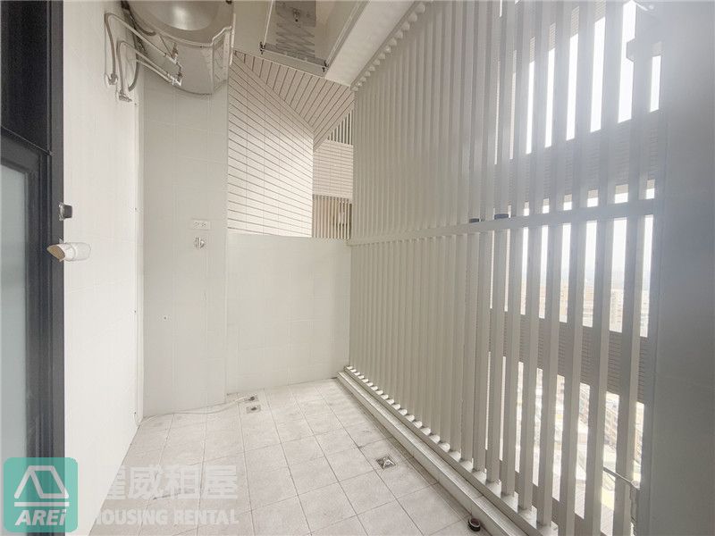 蓮池潭太普美術海泳池無敵美景綠樹2+1房平車