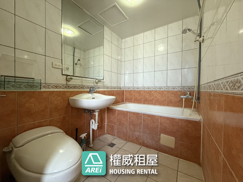 高樓層景觀三房｜摩天高雄｜近捷運三多站｜外商最愛｜可公司可租補