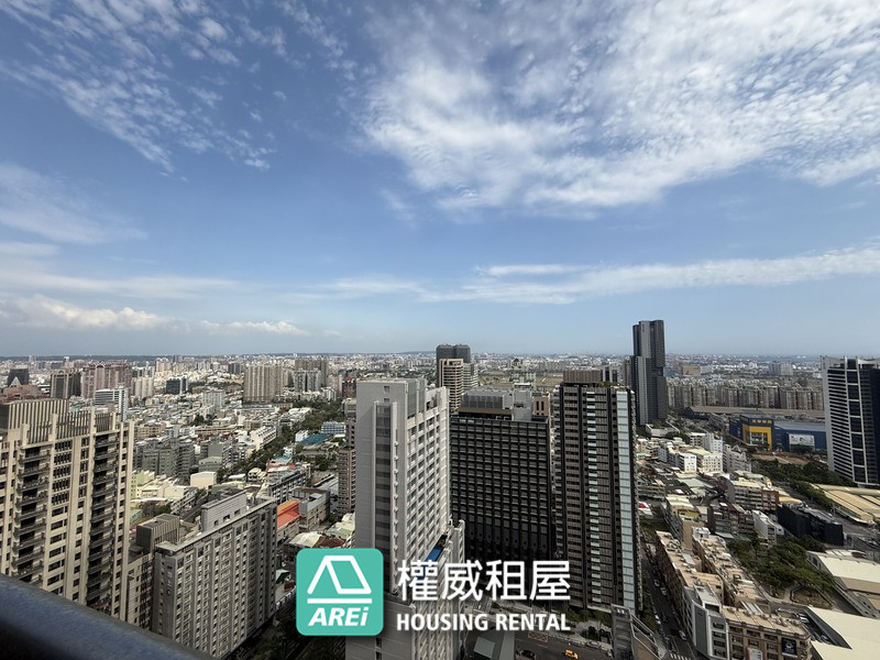 高樓層景觀三房｜摩天高雄｜近捷運三多站｜外商最愛｜可公司可租補