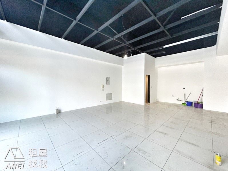 陽光新未來｜土庫商圈挑高臨路店面+車位