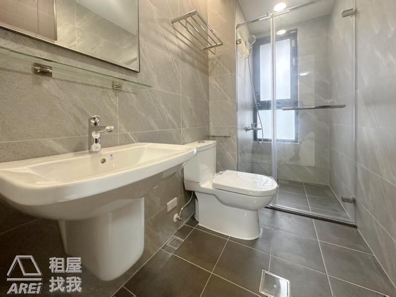 R14巨蛋珈柏麗全新出租空屋3房平車