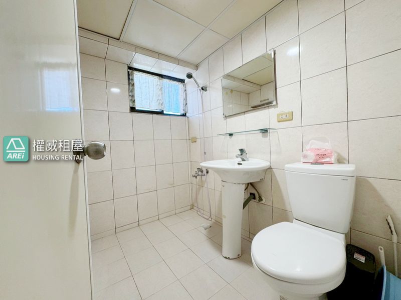 MRT前金市議會站｜文武個人套房有陽台近漢神｜皇后華廈