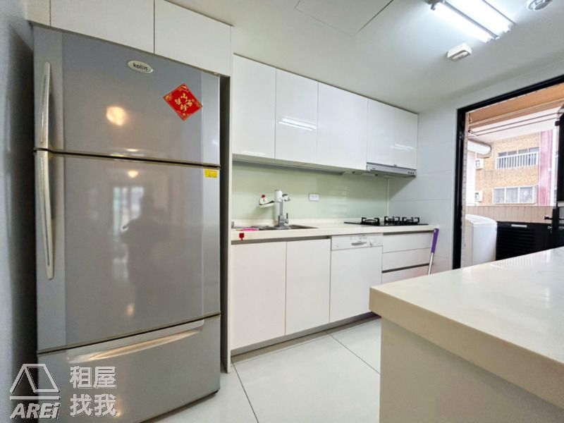 鹽埕埔MRT港灣麗池3平車