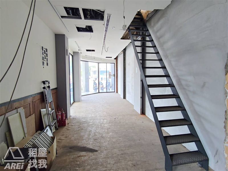 苓雅中正三角窗黃金透天店面｜O8捷運出口黃金角地