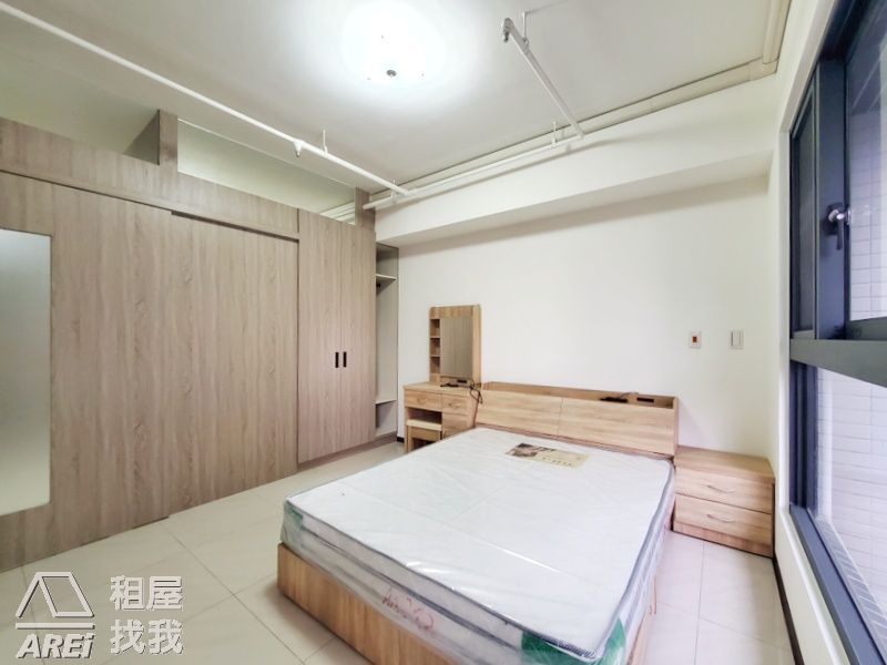 高雄小天母∣河堤世界首租簡約二房