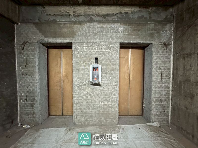 鹽埕商辦∣餐廳∣倉庫辦公室∣洗腎中心∣日照中心近四百坪