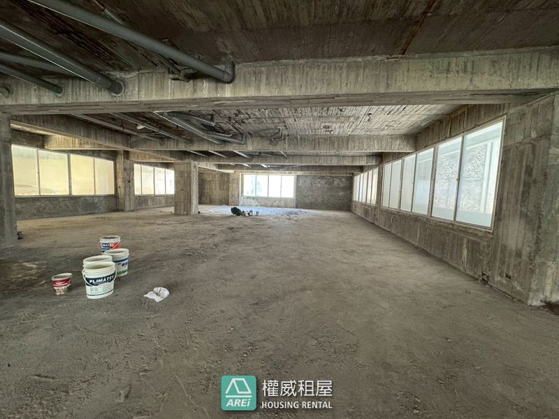 鹽埕商辦∣餐廳∣倉庫辦公室∣洗腎中心∣日照中心近四百坪