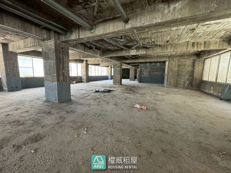 鹽埕商辦∣餐廳∣倉庫辦公室∣洗腎中心∣日照中心近四百坪