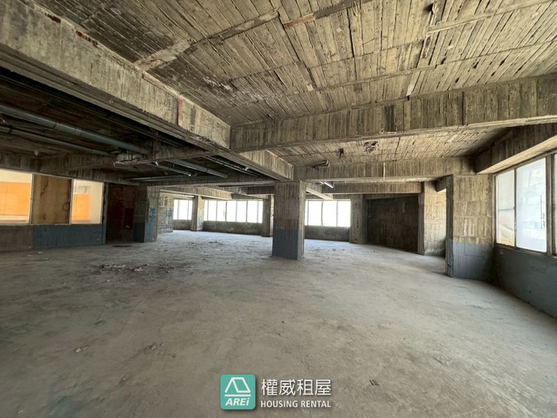 鹽埕商辦∣餐廳∣倉庫辦公室∣洗腎中心∣日照中心近四百坪