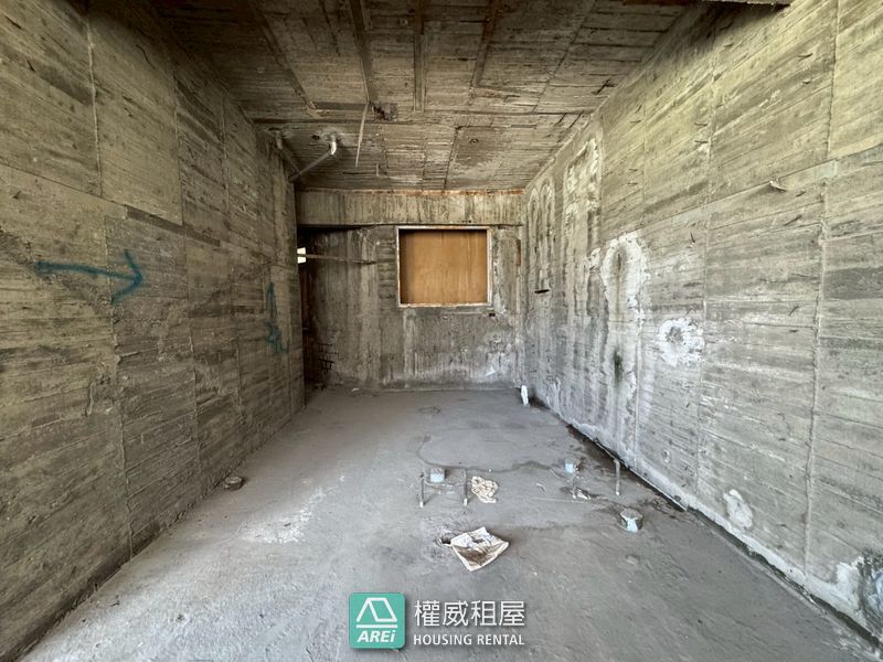 鹽埕商辦∣餐廳∣倉庫辦公室∣洗腎中心∣日照中心近四百坪