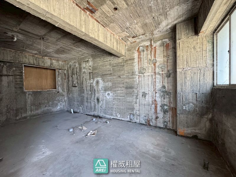 鹽埕商辦∣餐廳∣倉庫辦公室∣洗腎中心∣日照中心近四百坪