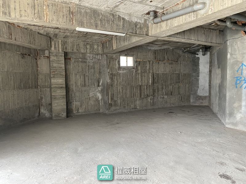 鹽埕商辦∣餐廳∣倉庫辦公室∣洗腎中心∣日照中心近四百坪