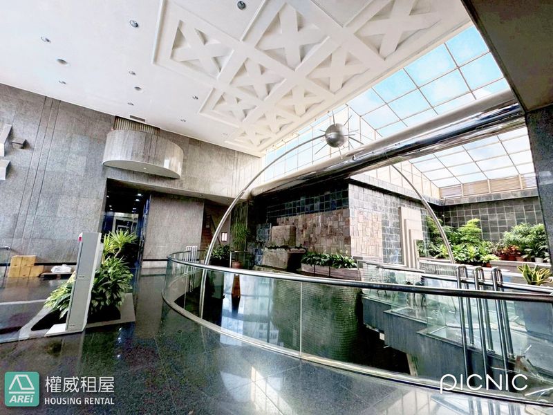 MRT 捷運09苓雅運動公園站|商辦辦公室|京城財經大樓