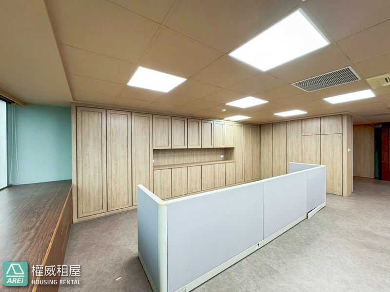 MRT 捷運09苓雅運動公園站|商辦辦公室|京城財經大樓