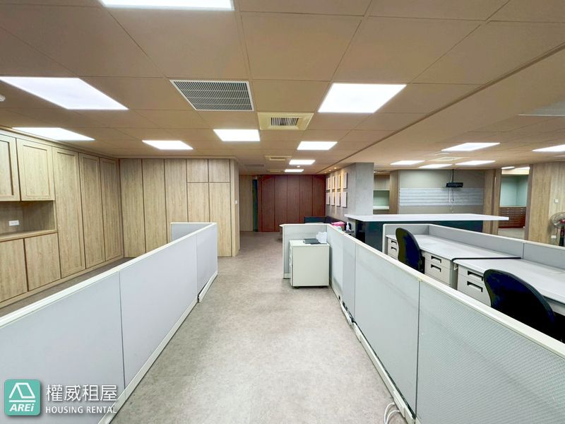 MRT 捷運09苓雅運動公園站|商辦辦公室|京城財經大樓