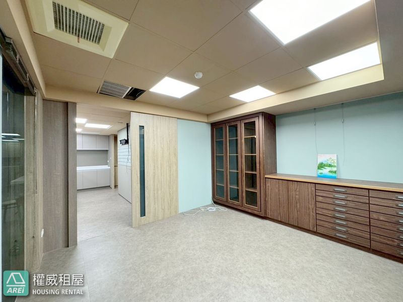 MRT 捷運09苓雅運動公園站|商辦辦公室|京城財經大樓