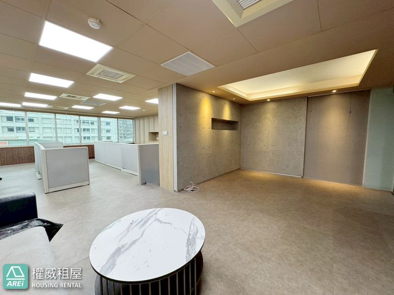 MRT 捷運09苓雅運動公園站|商辦辦公室|京城財經大樓