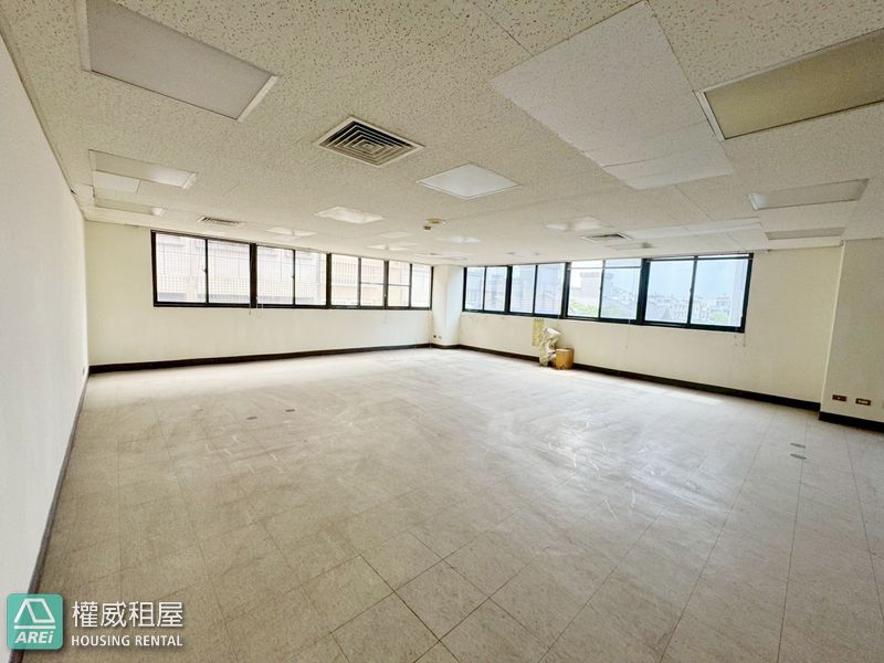MRT岡山火車站64坪|優質辦公大樓辦公室 Upscale Office