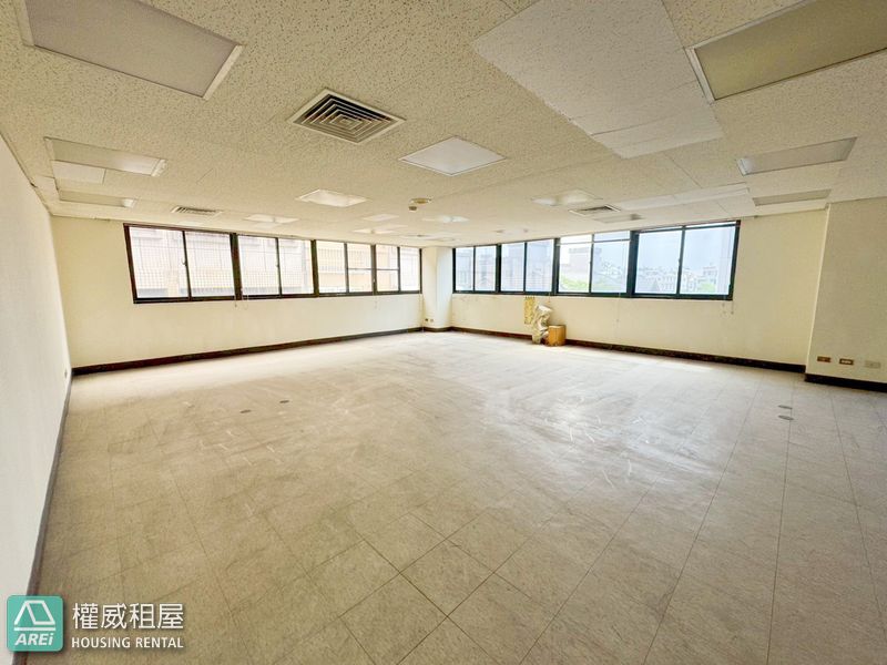 MRT岡山火車站64坪|優質辦公大樓辦公室 Upscale Office