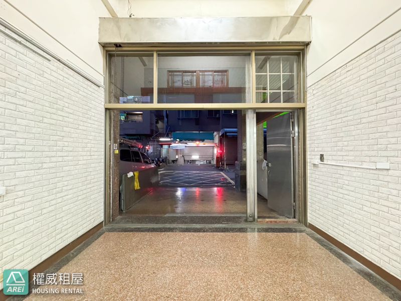 楠梓土庫家樂福隔壁｜1樓樓店店面｜常德