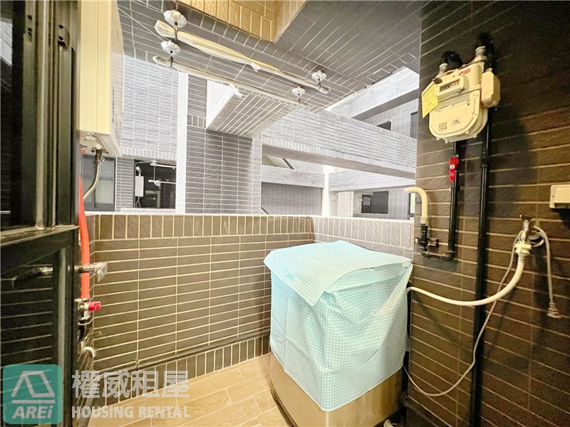 陽明商圈明星學區全新棒棒正三房平面車位