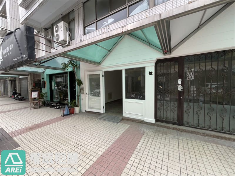 河堤萬人社區臨路超面寬顯眼量店面J