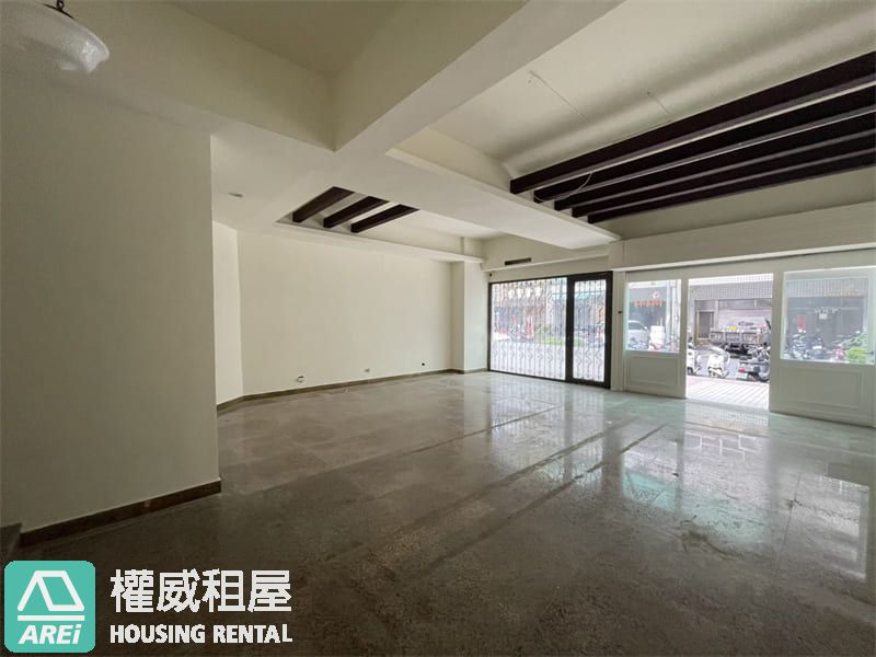 河堤萬人社區臨路超面寬顯眼量店面J