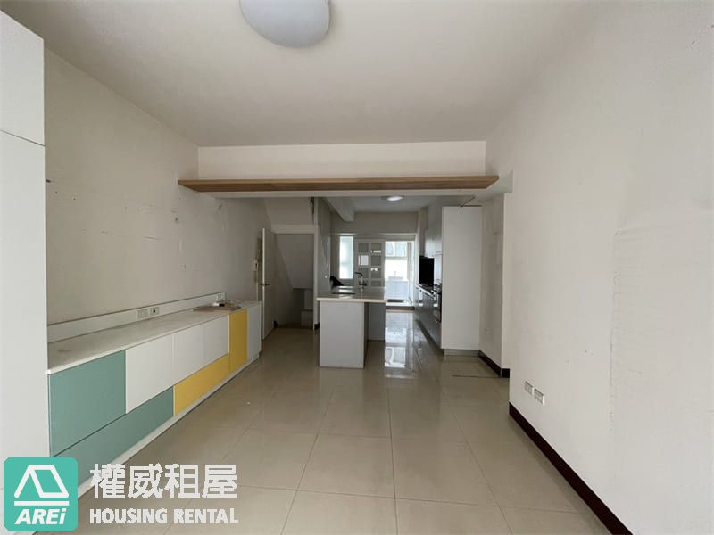 河堤萬人社區臨路超面寬顯眼量店面J