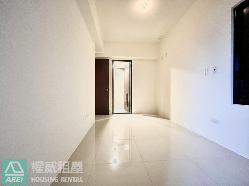 楠梓高大特區｜崑庭馥御｜可租補｜大平車