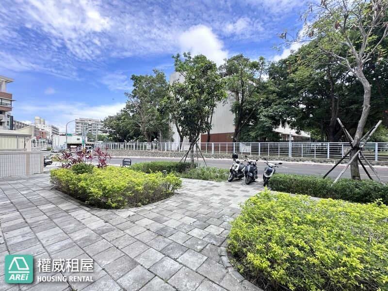 東區校園首排店面｜昕視界｜黃金店面釋出｜適合｜早午餐店｜小型診所｜