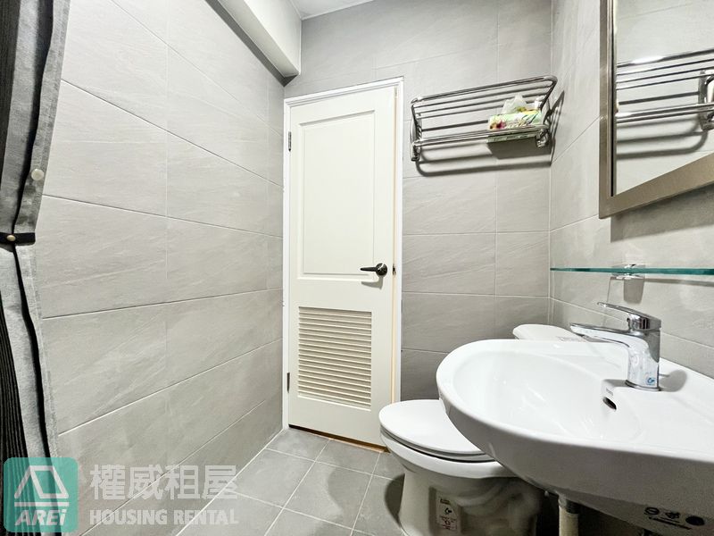 🏡【西子灣｜濱海二路二樓公寓出租】