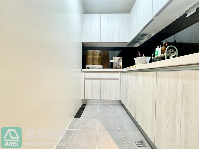 🏡【西子灣｜濱海二路二樓公寓出租】
