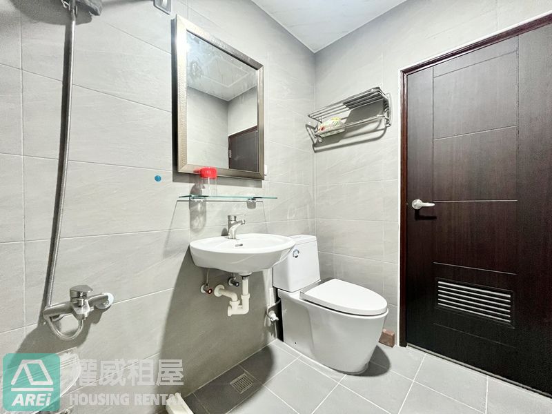 🏡【西子灣｜濱海二路二樓公寓出租】