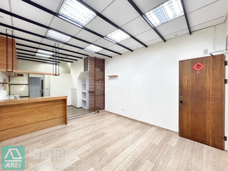 三多商圈｜屋況優｜整棟透天店面