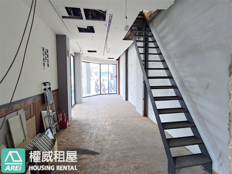 苓雅中正三角窗黃金透天店面｜O8捷運出口黃金角地