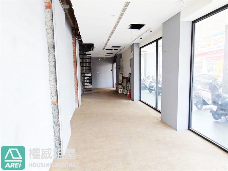 苓雅中正三角窗黃金透天店面｜O8捷運出口黃金角地