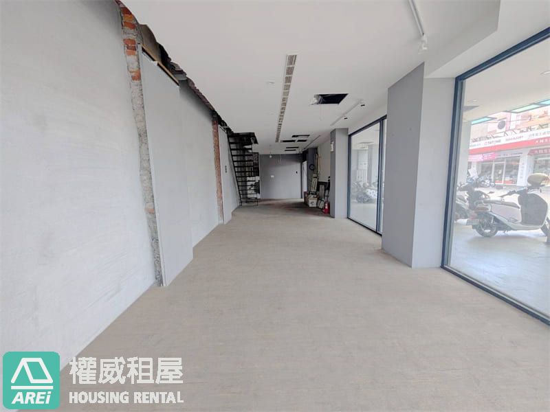 苓雅中正三角窗黃金透天店面｜O8捷運出口黃金角地