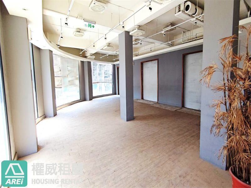 苓雅中正三角窗黃金透天店面｜O8捷運出口黃金角地