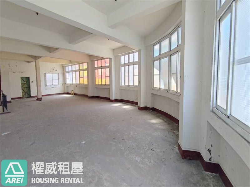 苓雅中正三角窗黃金透天店面｜O8捷運出口黃金角地