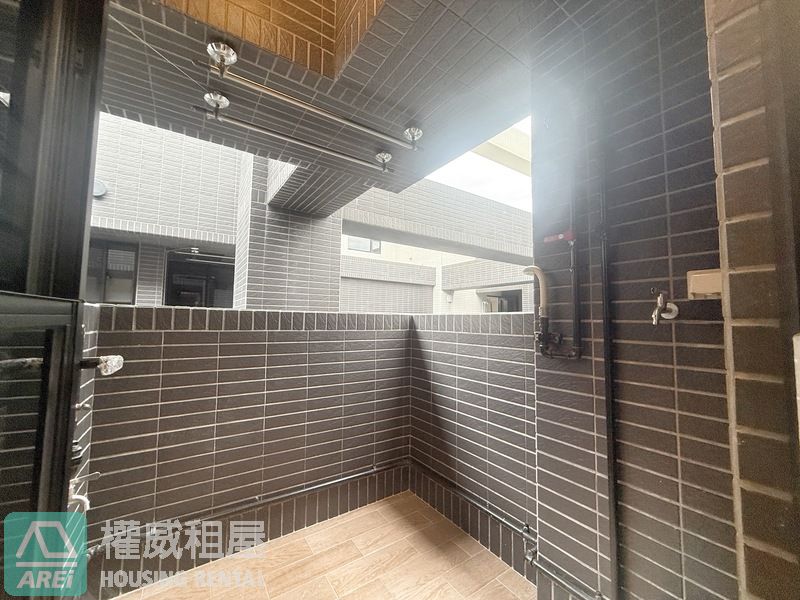 陽明第一廳明星學區全新機能正三房平面車位